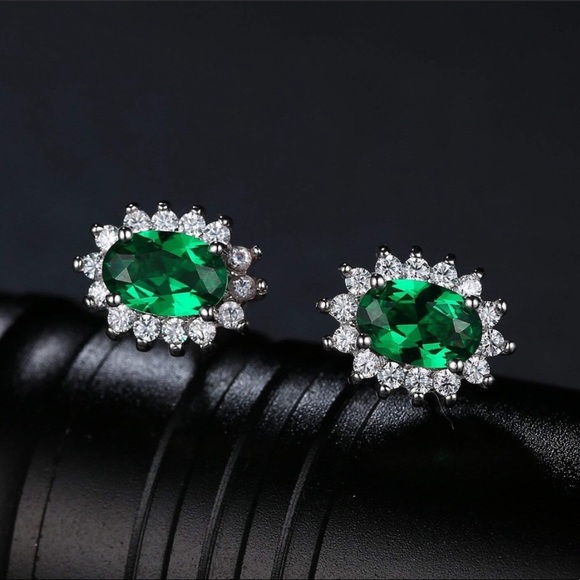 de_agate Jewelry - Elegant Emerald Earrings